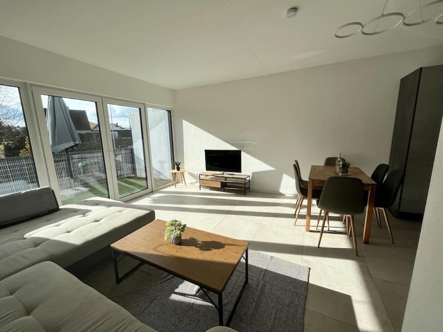 3 Zw 95 M2 Neubau Kostenlos Parkplatz Im Hof Kitzingen Exterior foto
